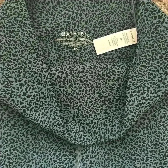 Like New! Athleta Salutation Stash Pocket II Textured Tight - Size XS - Picture 2 of 3